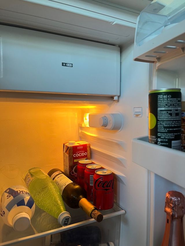 Nevera Smeg pequeña blanca