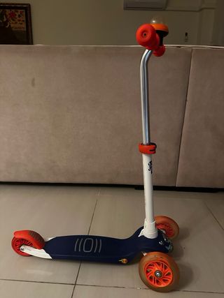 Patinete infantil 3 ruedas azul con lucesy naranja