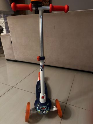 Patinete infantil 3 ruedas azul con lucesy naranja