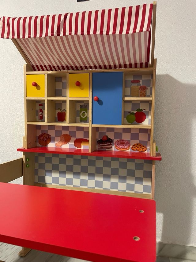 Mercado de juguete de madera de colores