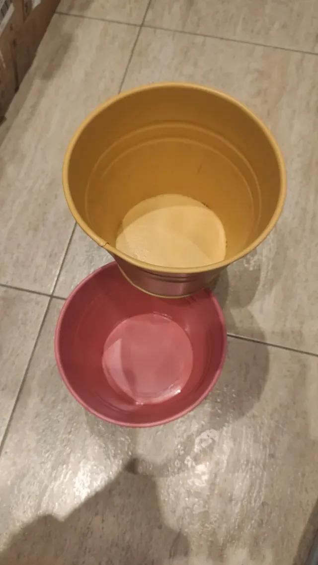 Vasi da fiori in metallo rosa