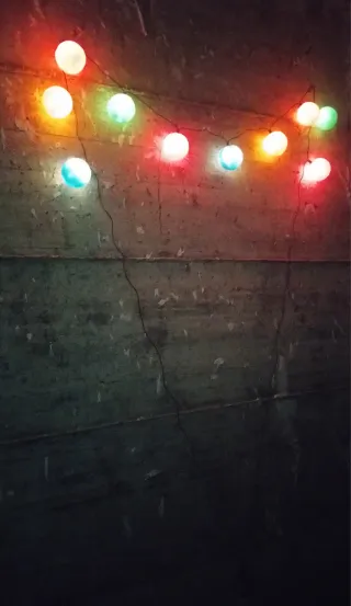 Palline luminose colorate.