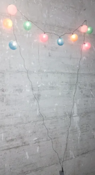 Palline luminose colorate.