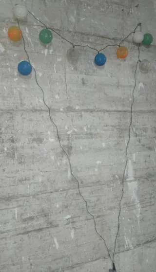 Palline luminose colorate.