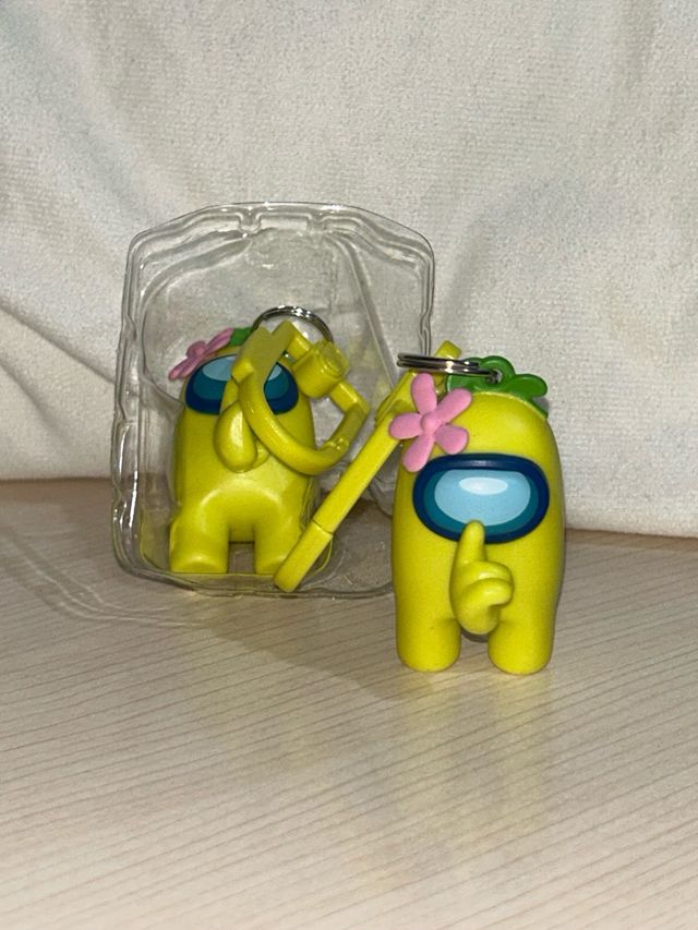 Llavero Among Us Amarillo Flor Backpack Hangers