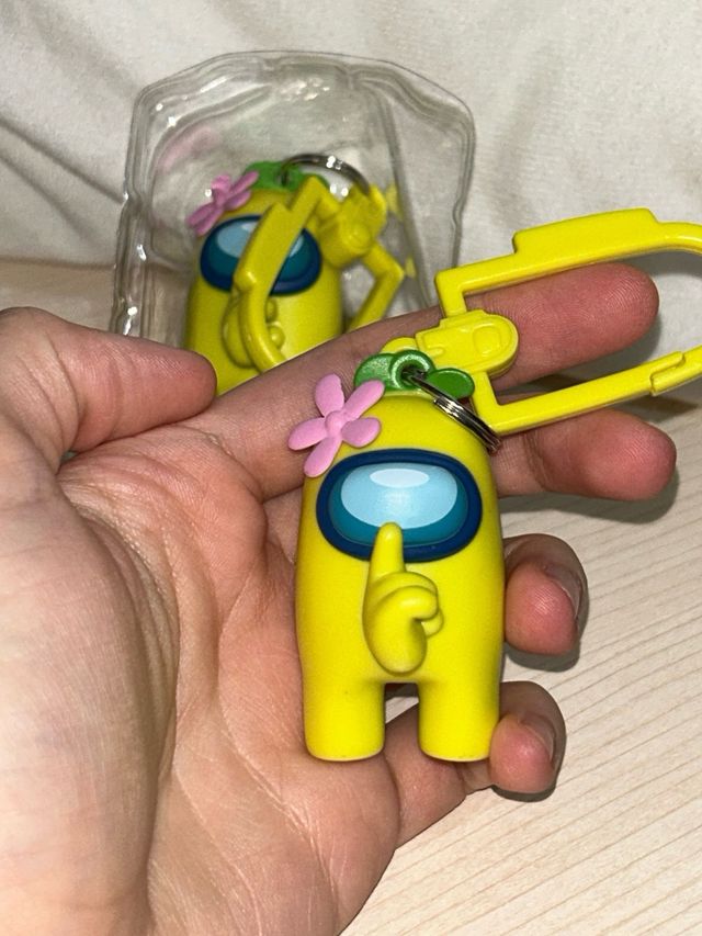 Llavero Among Us Amarillo Flor Backpack Hangers