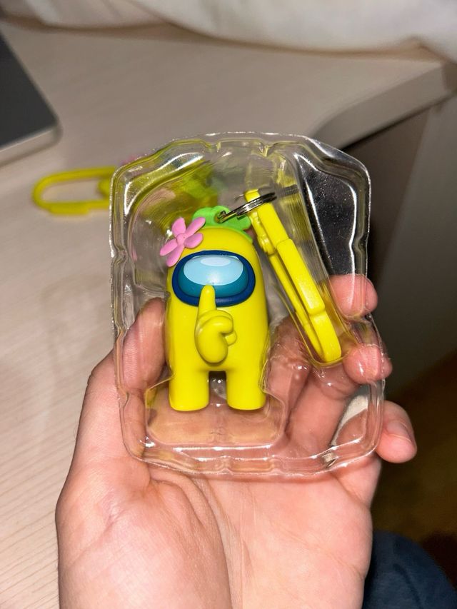 Llavero Among Us Amarillo Flor Backpack Hangers