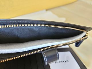 Cartera Coach Negra con C Dorada