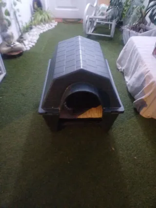 Caseta para perro de plástico con cama