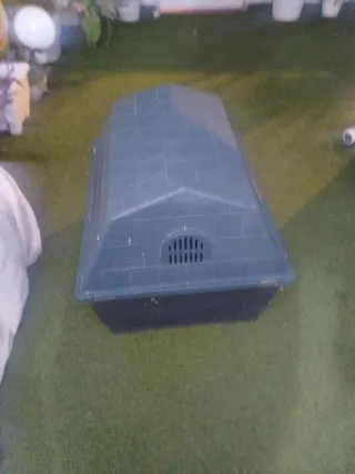 Caseta para perro de plástico con cama