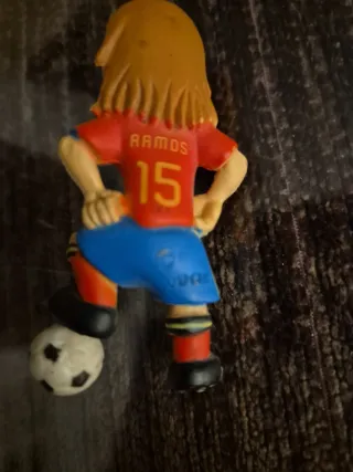 Muñeco de goma futbolista de sergio ramos