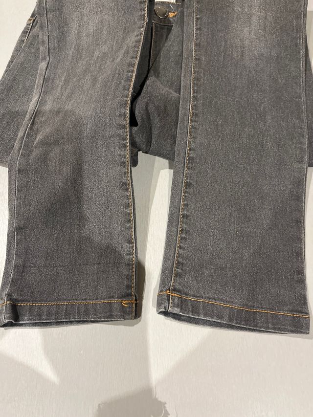 Pantalon tejano gris efecto desgastado tall