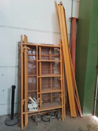 Andamio nuevo 4 pisos con ruedas, tijeras y apoyos