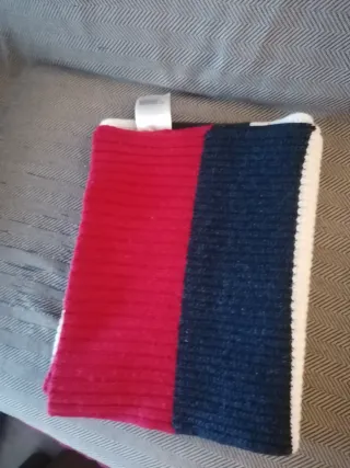 Bufanda Gap Rayas Roja, Azul y Blanca