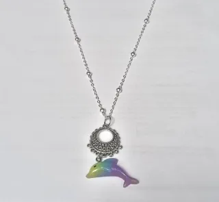 Pendientes de delfín multicolor