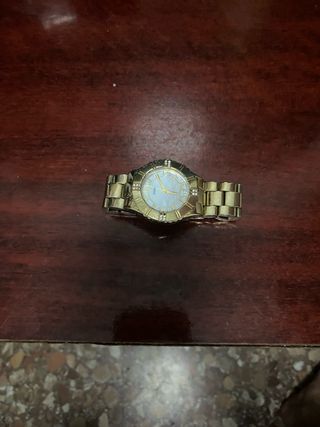 Reloj Guess Dorado con Cristales
