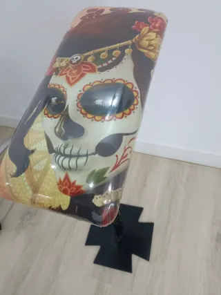 Reposabrazos con diseño de catrina