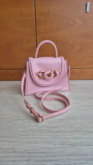 Bolso mini Zara rosa con cadena dorada