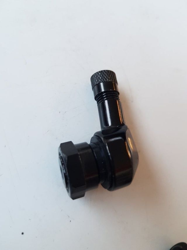 Válvulas moto metálicas de aluminio 90 grados