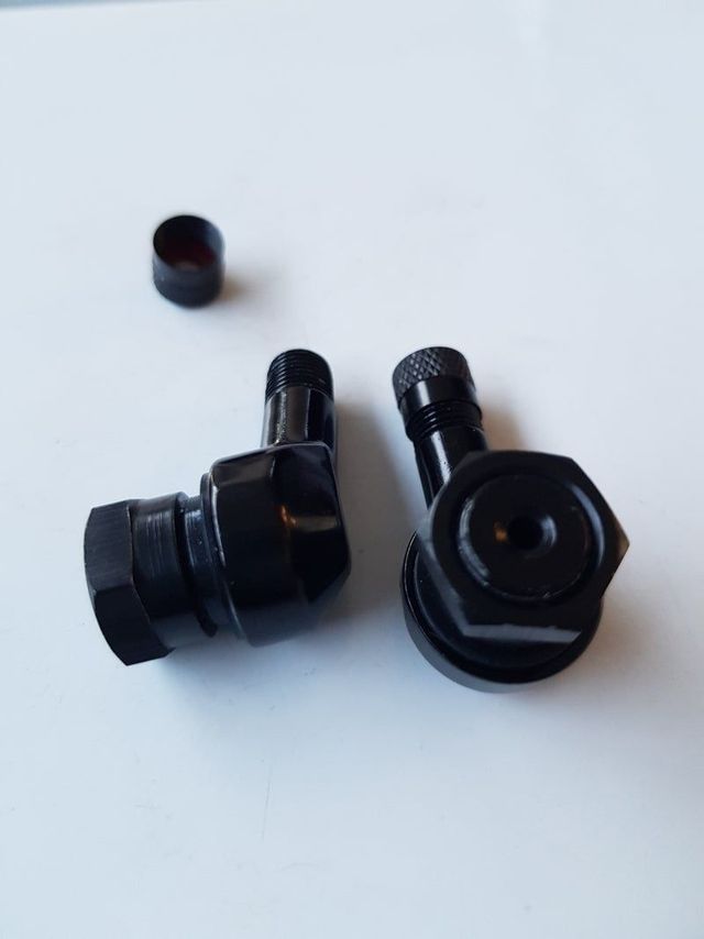 Válvulas moto metálicas de aluminio 90 grados