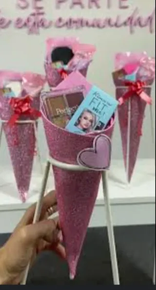 Cono de maquillaje o perfume 