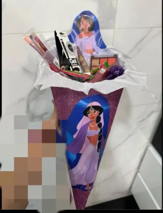 Cono de maquillaje o perfume 