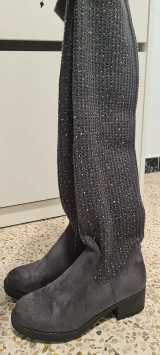 Botas grises de ante con pedrería
