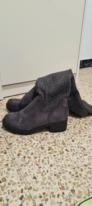 Botas grises de ante con pedrería