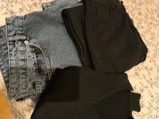 Lote 2 tejanos y camiseta negra