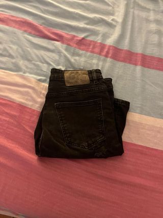 Pantalón corto Pull&Bear negro desgastado