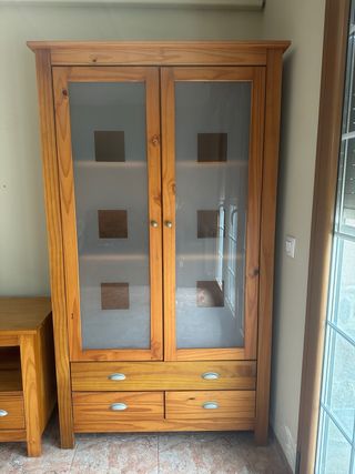 Armario de madera para comedor