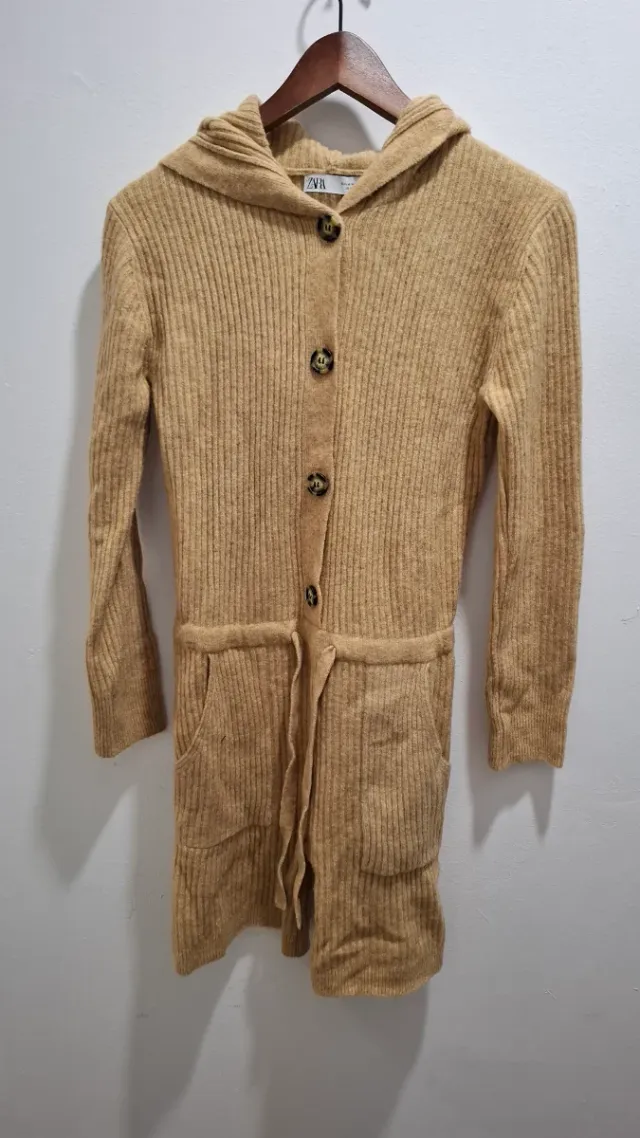 Mono Zara punto con capucha