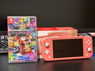 Nintendo Switch Lite + Mario Kart 8 Deluxe