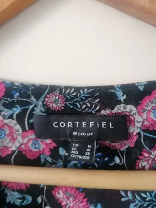 Blusa Cortefiel floral negra 