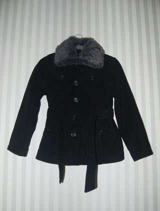 Abrigo negro talla 10 con cuello de pelo