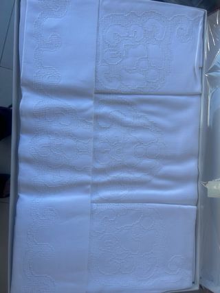 Lenzuola ricamate a mano Made in Italy puro lino