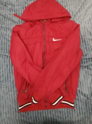 Giacca con cappuccio Nike rossa