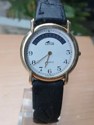 Reloj Lotus Cuarzo Dorado y Negro