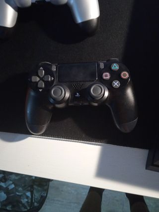 Console Sony PS4 + 2 controller + cuffie