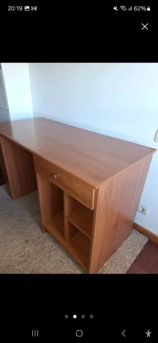 Mesa de escritorio de madera