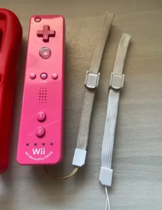 Mando Wii Rosa con Funda Roja