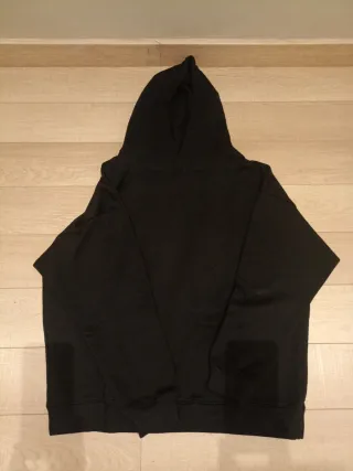 Sudadera con capucha negra