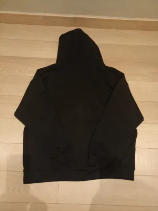 Sudadera con capucha negra