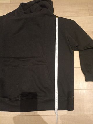 Sudadera con capucha negra
