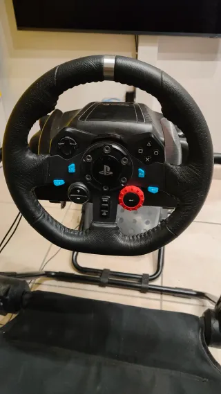 Logitech G29 + Cockpit Next Level Racing F-GT Lite