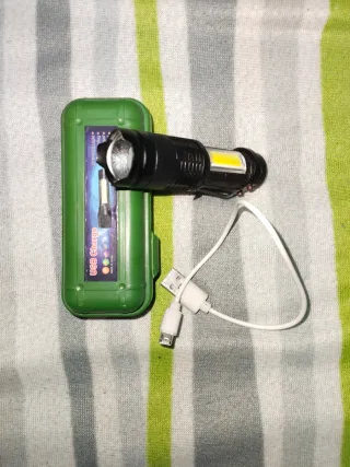 Linterna Táctica LED USB con Estuche