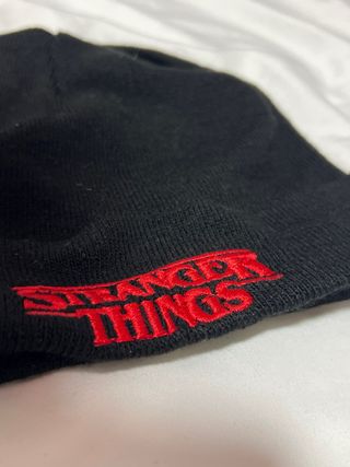 Gorro Stranger Things bordado