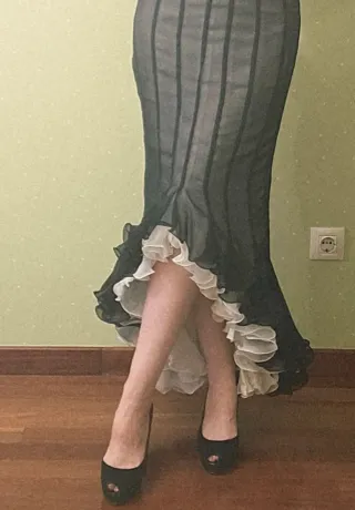 Vestido fiesta negro/blanco volantes