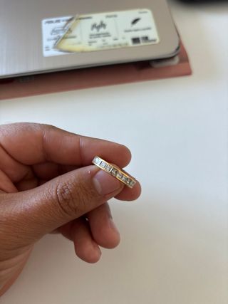 Alianza oro 18k con 25 diamantes princesa
