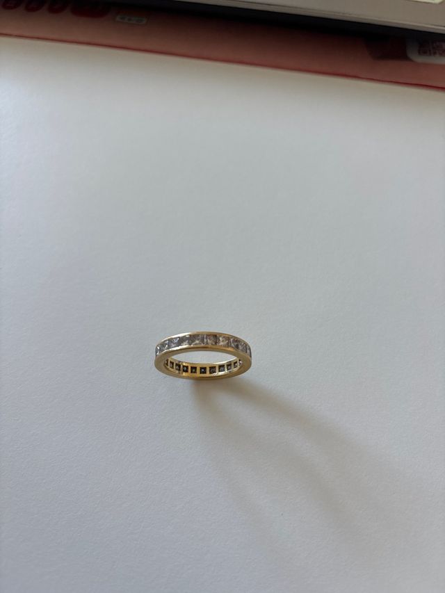 Alianza oro 18k con 25 diamantes princesa